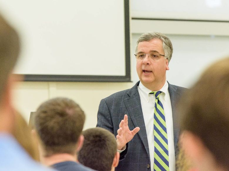 Dr. Bob Farrell addressing students during a previous NSO Advising session