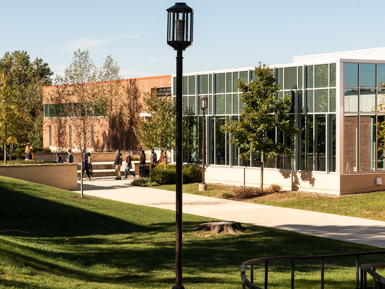 Students touring the campus in front of the Ruhl building
