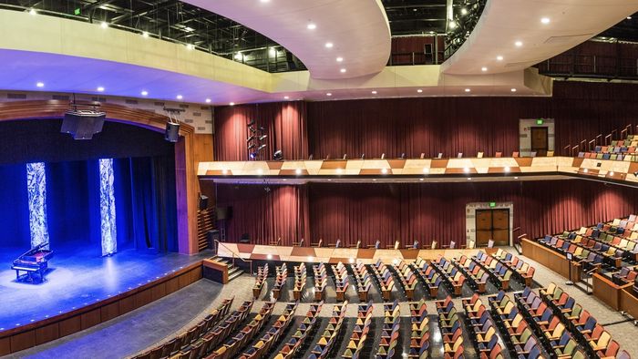 Pullo Center interior