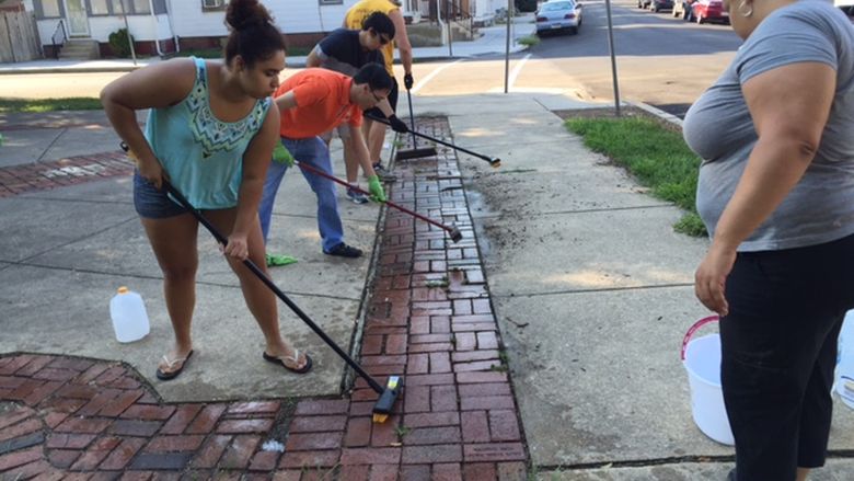 Penn State York students do community servcie as part of New STudent Orientation.